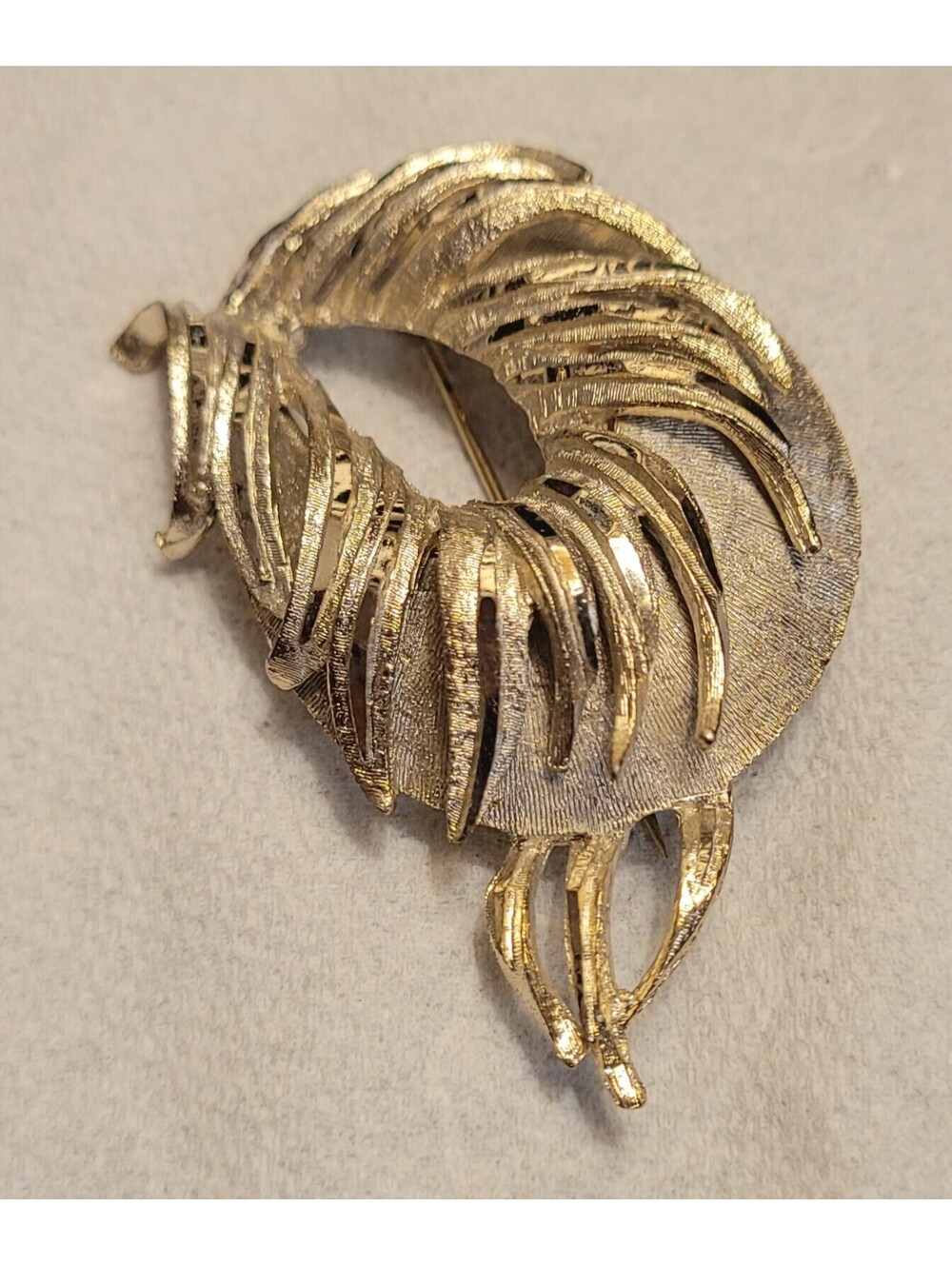 Vintg RSK Pin Brooch Silver Tone Brushed Swirled Wispy Leaves Horseshoe Jewelry